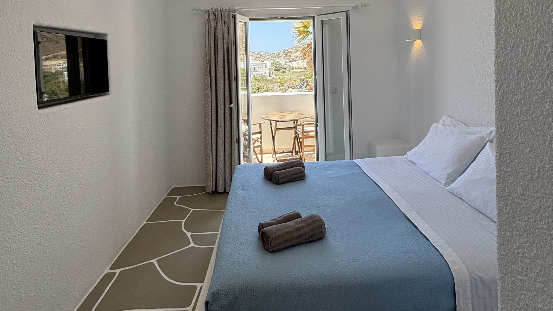 Photo of Double Room with Pool Vew